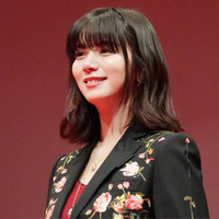 池田エライザ、雰囲気ガラリな黒髪ロング姿に絶賛の声「動揺するくらい美しい」「妖艶ですっ」 画像
