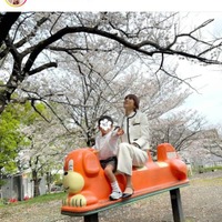 hitomi、3歳三男の入園式を報告！親子のほっこり仲良しSHOTを公開「まだまだ頑張らなくては！」 画像