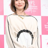 鈴木亜美、愛娘の顔出しダンス動画公開「美形」「ママそっくり」と反響 画像
