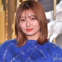 吉川愛、ミニ丈“ハリポタ風”コーデに反響続々「メガネ姿の破壊力」「似合ってる」 画像