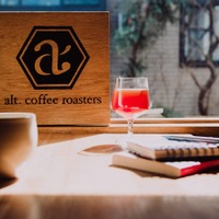 「alt.coffee roasters」京都にドッグフレンドリーな新カフェ、愛犬も食べられるあずきトーストなど提供 画像