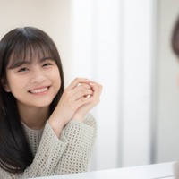 「nicola」専属モデル・有坂心花「めざましテレビ」イマドキガール抜擢 弾ける笑顔×美スタイルでブレイクの予感【注目の人物】 画像