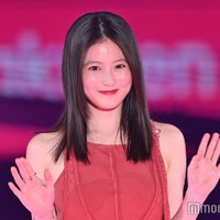 今田美桜「ガルアワ」シークレット出演で歓声止まず ほっそり二の腕際立つノースリーブドレス姿【GirlsAward 2024 S／S】 画像