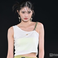 Girls2原田都愛、美デコルテ輝く 印象ガラリクールな表情【GirlsAward 2024 S／S】 画像