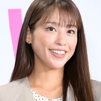 岡副麻希“産後12日目”第1子との2ショット公開「ママの顔」と反響 画像