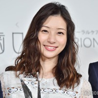 足立梨花、美容施術後の自撮りショット公開「すっぴん？」「肌綺麗」とファン絶賛 画像