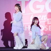 むくえな「TGC teen」初歌唱で息ぴったり フェミニンコーデで美脚披露 画像