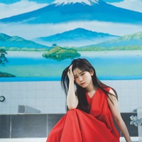 櫻坂46山下瞳月、ノースリーブワンピで透明素肌輝く 画像