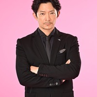 津田健次郎、松本若菜＆松村北斗出演「西園寺さんは家事をしない」の重要人物役に決定 イケボで歌い踊る 画像