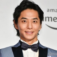 「バチェラー」夫妻が水着姿でキス連発 友永真也＆岩間恵に「ラブラブすぎ」「映画みたい」の声 画像