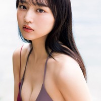 鎮目のどか、美谷間くっきり大人セクシーなビキニ姿披露 画像