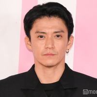 小栗旬、仲間から刺激「才能溢れている」周囲へのリスペクト語る【ミス ディオール展覧会 ある⼥性の物語】 画像