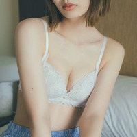 日向坂46高本彩花、純白ランジェリー姿で美鎖骨輝く 1st写真集封入ポストカード第6弾解禁【僕の記憶の中で】 画像