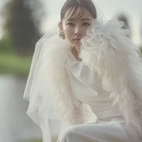 山田杏奈、純白ウエディングドレス姿披露 理想の結婚式明かす 画像