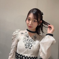 乃木坂46阪口珠美、初の写真集は“同期”久保史緒里がサポート「水着とかランジェリーとか初めてだったから…」 画像