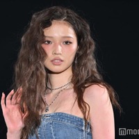 せいら、肩出しワンピで美肌見せ スリットがセクシー【GirlsAward 2024 S／S】 画像