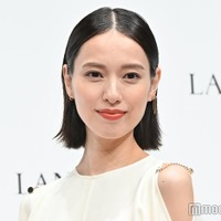 戸田恵梨香、レアな私服ショット公開 左薬指には指輪輝く 画像