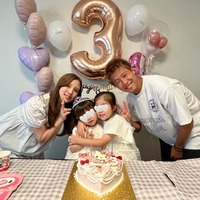 丸高愛実＆柿谷曜一朗夫妻、娘2人との家族ショット公開 豪華誕生日会の様子に「可愛すぎる」「大きくなってびっくり」と反響 画像