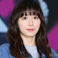 松岡茉優“結婚発表後初”報道陣の前に登場 笑顔で挨拶【ギークス～警察署の変人たち～】 画像