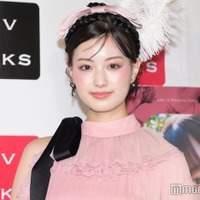 鶴嶋乃愛、“ラプンツェル風コーデ”で美バストちらり「綺麗」「スタイル抜群」と反響 画像