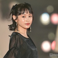 高橋愛、美人母と2人旅「こんな綺麗な親子が歩いてたら目立ちそう」「本当ママさんと仲良い」の声 画像