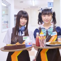 中村守里＆＃KTちゃん、制服・メイド服姿で接客 初対面時の印象も語り合う「顔似てるよね？」 画像