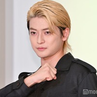 高橋文哉、会見中に“途中退席” 金髪ヤンキーから黒髪オタク変身で雰囲気ガラリ【伝説の頭 翔】 画像