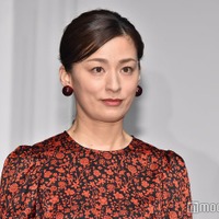 尾野真千子“もう1人のヒロイン”と話題「虎に翼」ナレーション裏話告白 “スンッ”にも言及 画像