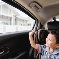 家族で車に乗っていると…→3歳児のキュートな行動に「思わず笑ってしまいました」 画像