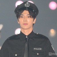 “イケメン陰キャYouTuber”ふかわ。「関コレ」初出演 警官コスプレでクールにランウェイ【関西コレクション 2024 A／W】 画像