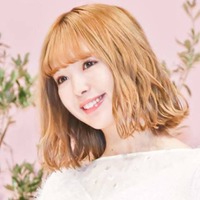 結婚1周年！藤田ニコル、美デコルテ×ほっそり二の腕披露のウエディングドレスSHOTに反響「綺麗すぎるよ」「ドレス似合ってる」 画像