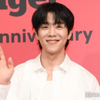 チェ・ジョンヒョプ来日 爽やかコーデで笑顔振りまく 画像