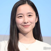 堀田真由、雰囲気ガラリの新ヘア披露 “リゾート満喫”入水ショットに反響「天使」「デコルテ綺麗」 画像