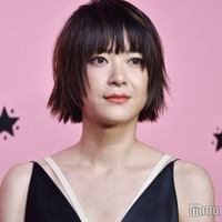 上野樹里、夫・和田唱と電車で江の島デート 肩組み2ショットに「本当にお似合い」「素敵な夫婦」の声 画像