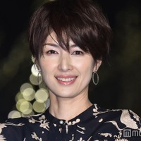 吉瀬美智子、ミニスカから堂々美脚 福岡満喫ショットに「新鮮」「さすがのスタイル」の声 画像