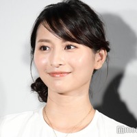 ロン・モンロウ、ビキニ姿で美ボディ披露 引き締まった腹筋に「かっこいい」「スタイル抜群」と反響 画像