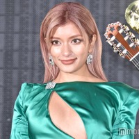 ローラ、胸元ざっくり水着姿で美ボディ際立つ「スタイル抜群」「ずっと憧れ」の声 画像