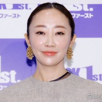 神崎恵、水着姿で美ボディ披露 息子とのプール満喫ショットに「美しすぎる」「全てが憧れ」の声 画像