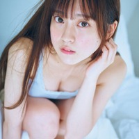 “SNSでバズ”あまいものつめあわせ・中川心、キャミソール姿で美谷間のぞく 画像