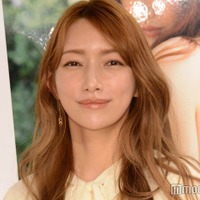 後藤真希、ミニワンピでスラリ美脚披露 私服ショットに「スタイル良すぎ」「完璧」と反響 画像