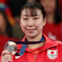 パリ五輪バドミントンわたがしペア・東野有紗選手が結婚 お相手はコーチ 渡辺勇大選手に続く発表 画像