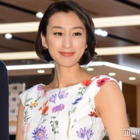 浅田舞、美脚際立つ水着ショット公開「スタイル抜群」「ビーチの女神」の声 画像