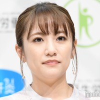 高橋みなみ、ミニ丈衣装で美脚輝く AKB48劇場サプライズ出演オフショットに「変わらず美しい」「エモい」と反響 画像