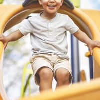 公園で子どもが転んで泣いてしまった！？すると…→息子の予想外な一面に「驚き」「胸が熱くなる」 画像