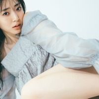 鈴木愛理、シースルーで肩見せ 30代突入した心境語る 画像