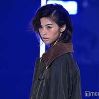 安斉星来、“超ミニ”ショーパンから美脚スラリ 美ウエストものぞく【TGC 2024 A／W】 画像