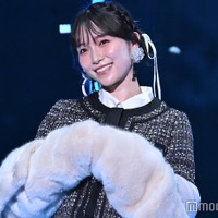 櫻坂46守屋麗奈、ファージャケットで冬気分 モノトーン合わせがガーリー【TGC 2024 A／W】 画像