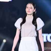 なこなこカップル・なごみ、ミニスカでほっそり美脚輝く【TGC 2024 A／W】 画像