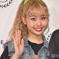 peco、ショートパンツから美脚スラリ “80年代風”コーデに反響「色使いがオシャレ」「真似したい」 画像