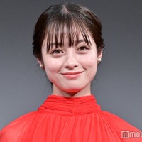 橋本環奈、制服姿で美脚披露「可憐」「眩しすぎる」の声【おむすび】 画像